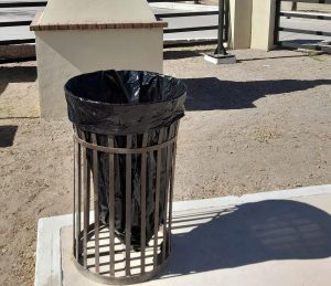 INSTALACIÓN DE CESTOS DE BASURA
