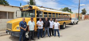 ENTREGA DE NUEVA UNIDAD DE TRANSPORTE ESCOLAR EN CUCURPE
