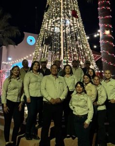 PRIMER ENCENDIDO DEL ÁRBOL NAVIDEÑO ILUMINA LA COMUNIDAD