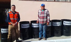 DONACIÓN DE TAMBOS DE BASURA