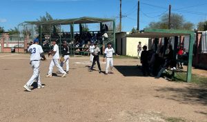 REUNIÓN PARA DISFRUTAR DE UN EMOICONANTE JUEGO DE BÉISBOL